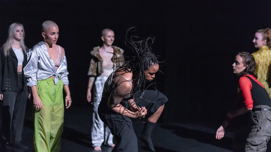 Emma-Lynn Mackay-Ronacher, Elle Roy, Noël Vézina, Naomi Hilaire, Caroline Namts, Kennedy Henry in Nicholas Bellefleur's A SAFE(R) SPACE, photo by Romain Lorraine