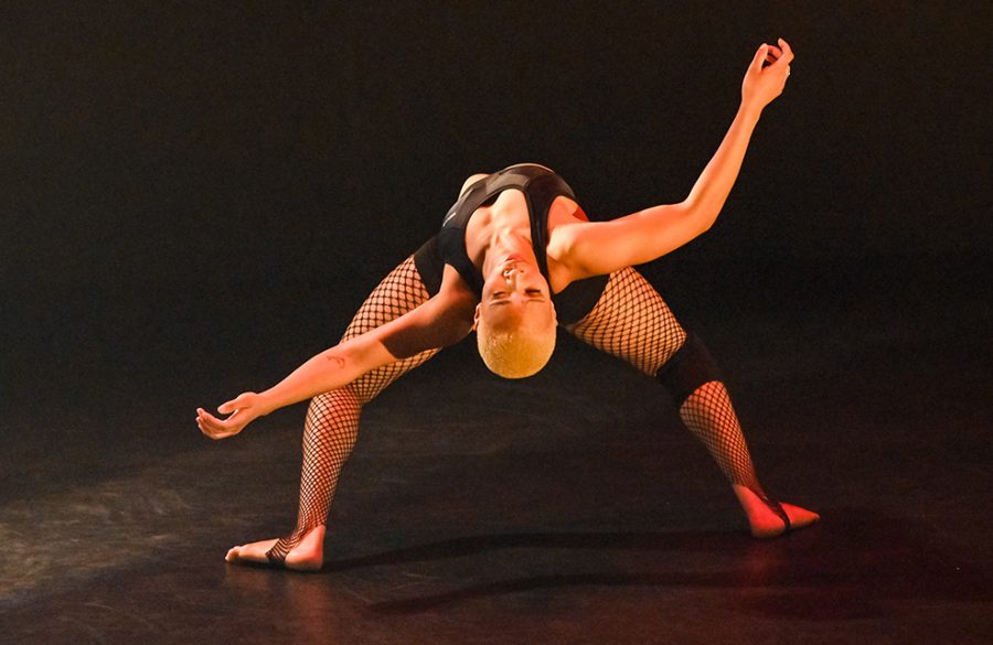 Mya Métellus dans Cru d'automne de l'École de danse contemporaine de Montréal, photo de Maxime Côté