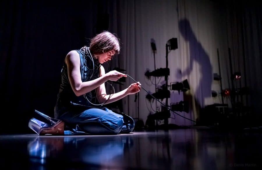 Luce Lainé dans une chorégraphie de Rachelle Bourget lors du LABdiff 3, photo de Denis Martin