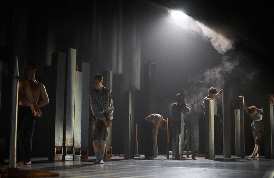 Ciro Melgaço, Léonie Bélanger, Marie-Maxime Ross, Osbiel Lazo, Mathieu Hérard et Anna Duverne dans Nova Express d'Alejandro Sajgalik, photo de Rodolfo Rueda