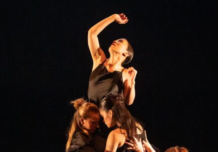 Photo des Danses de mai de l'EDCM, sur la photo : la cohorte 2025 de l'EDCM, photo de Maxime Côté