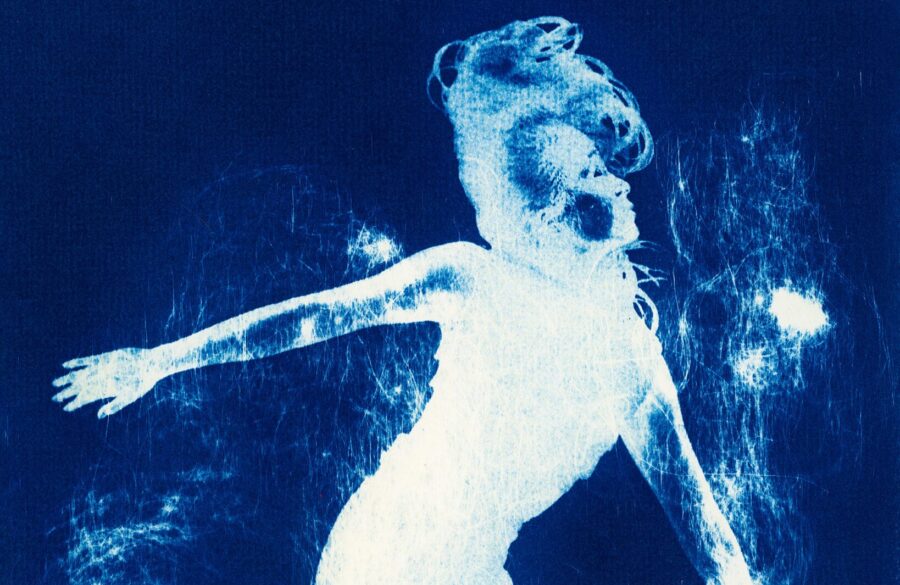 Cyanotype de PIÑA de FakeKnot, photo de Rydel Cerezo