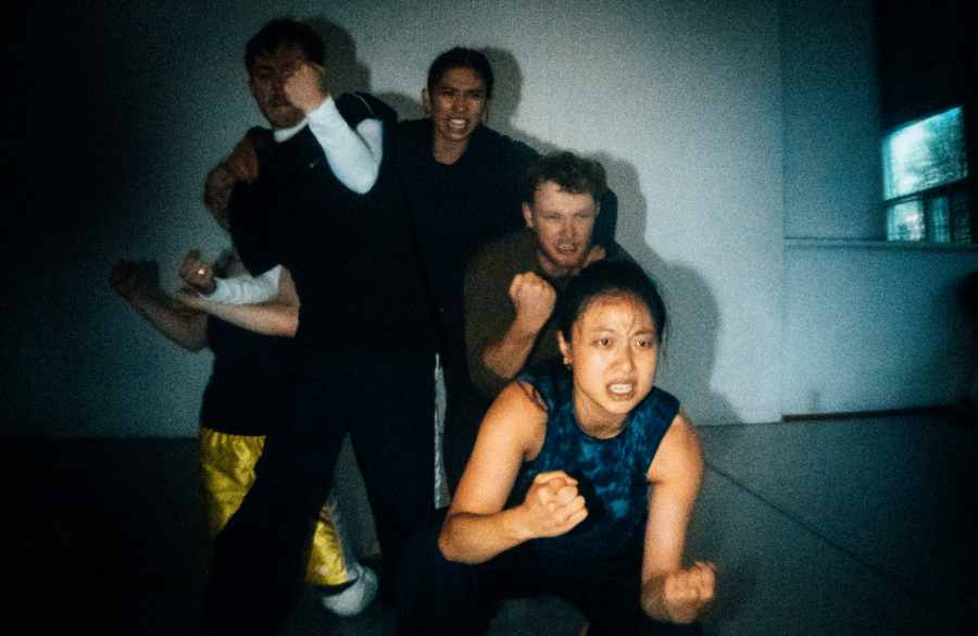 Adèle Ross, Alexandre Leblanc, Jessica Joy Muszynski, Jake Poloz et Jia Yi (Judy) Luo dans Tête-à-Tête de Jessica Joy Muszynski, photo de Connory Ballantyne