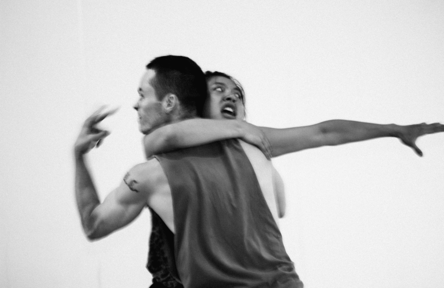 Rion Taylor et Jia Yi (Judy) Luo dans Tête-à-Tête de Jessica Joy Muszynski, photo de Connory Ballantyne