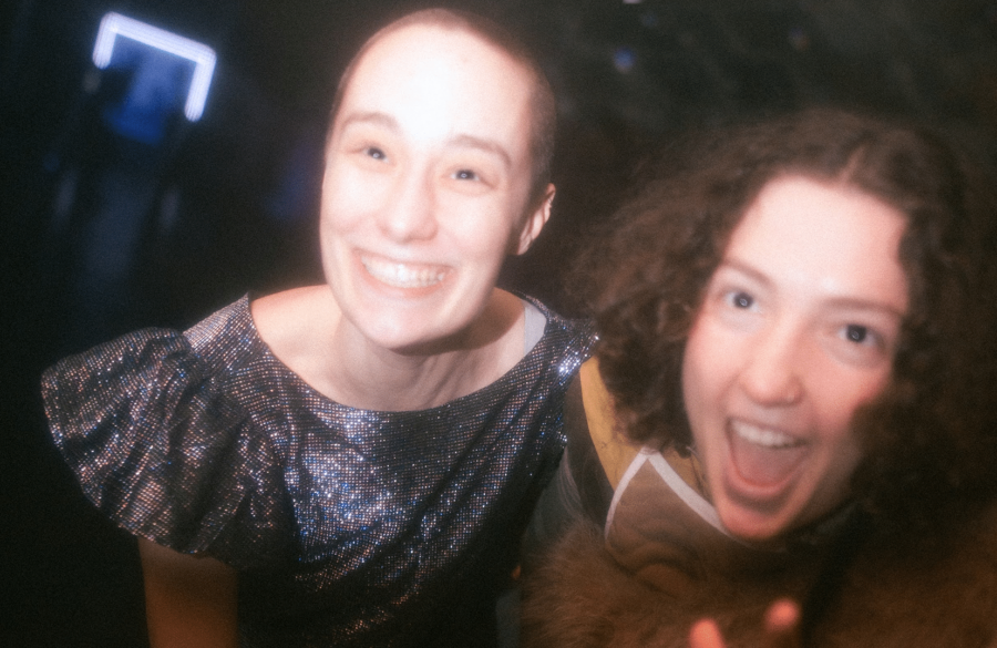 Claire Pearl and Léonie Bélanger in Projet Alterdogs's ALTERMUNDI, photo by Charlie Poirier-Bouthillette
