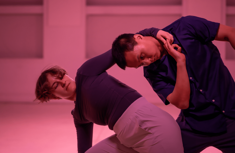 Victor Vân Tran et Samuelle Auclair dans u go, i go de Savage & Samuelle, photo de Shawn Kim