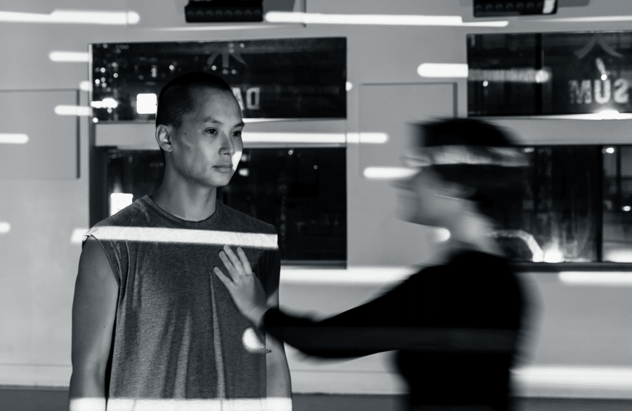 Victor Vân Tran et Samuelle Auclair dans u go, i go de Savage & Samuelle, photo de Boris Khramtsov