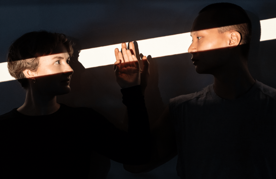 Victor Vân Tran et Samuelle Auclair dans u go, i go de Savage & Samuelle, photo de Boris Khramtsov