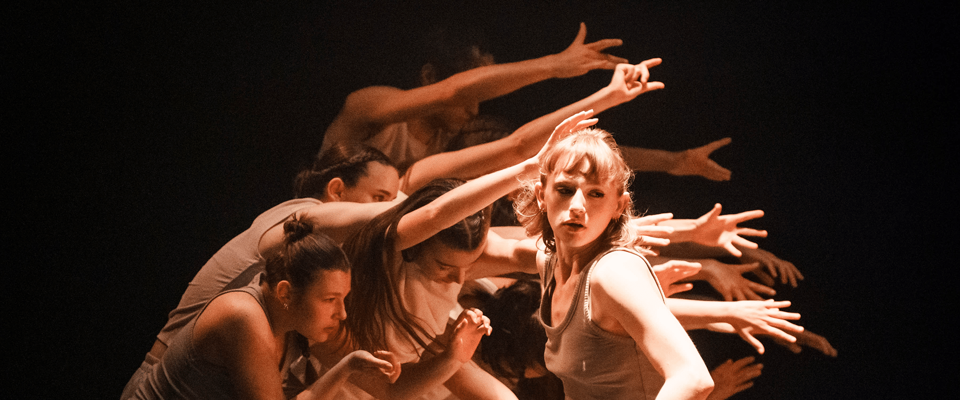 Justine Heude in École de danse contemporaine de Montréal's Danses croisées, photo by Maxime Côté