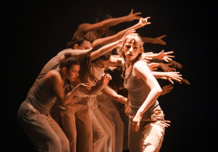 Justine Heude in École de danse contemporaine de Montréal's Danses croisées, photo by Maxime Côté