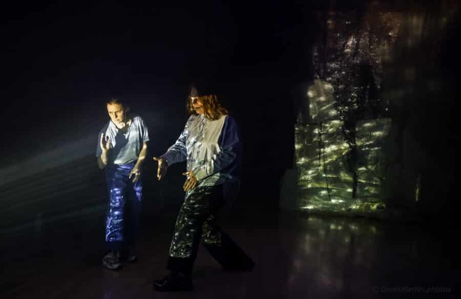 LABdiff 8, Laborare et Alanna Kraaijeveld Sur la photo: Marine Theunissen et Alanna Kraaijeveld Photo de Denis Martin
